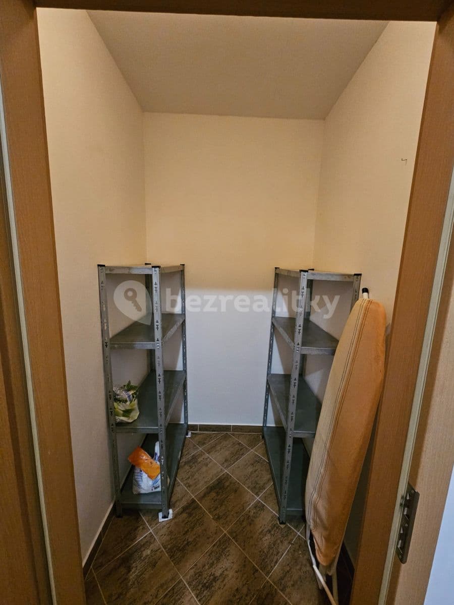 Prenájom bytu 2-izbový 57 m², Jozefa Gabčíka, Pardubice, Pardubický kraj