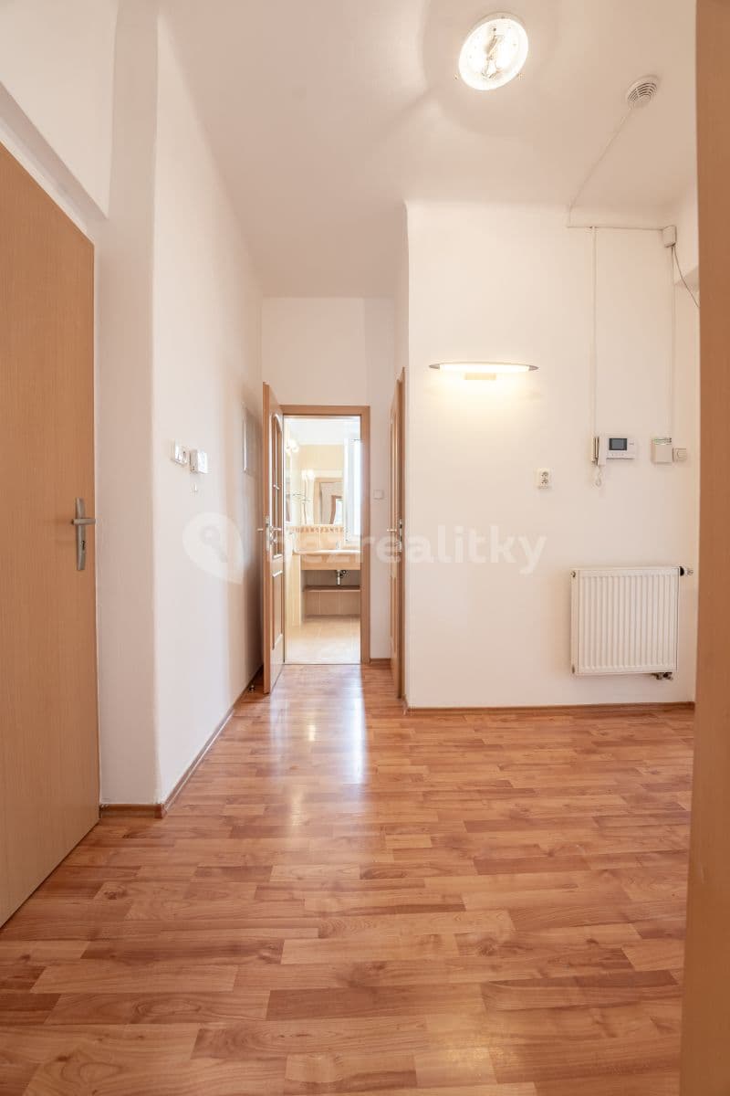 Prenájom bytu 3-izbový 93 m², Zelený pruh, Praha, Praha