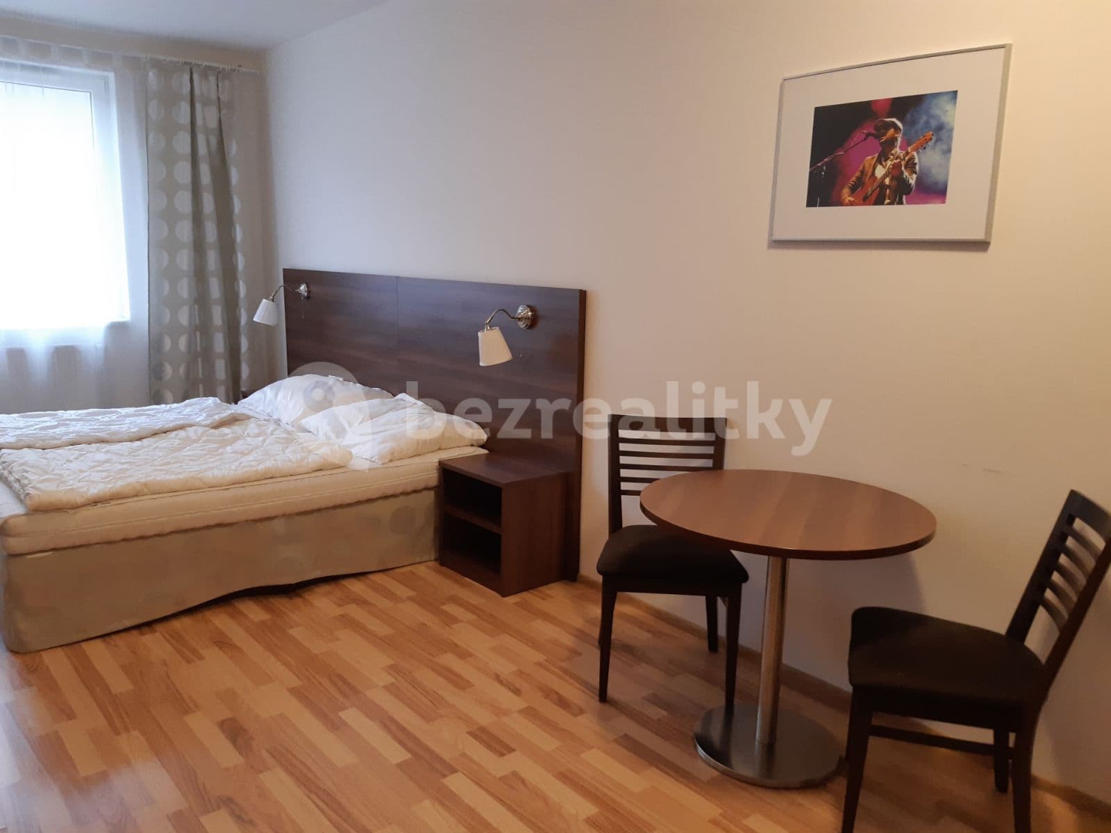 Prenájom bytu 1-izbový 33 m², Freyova, Praha, Praha