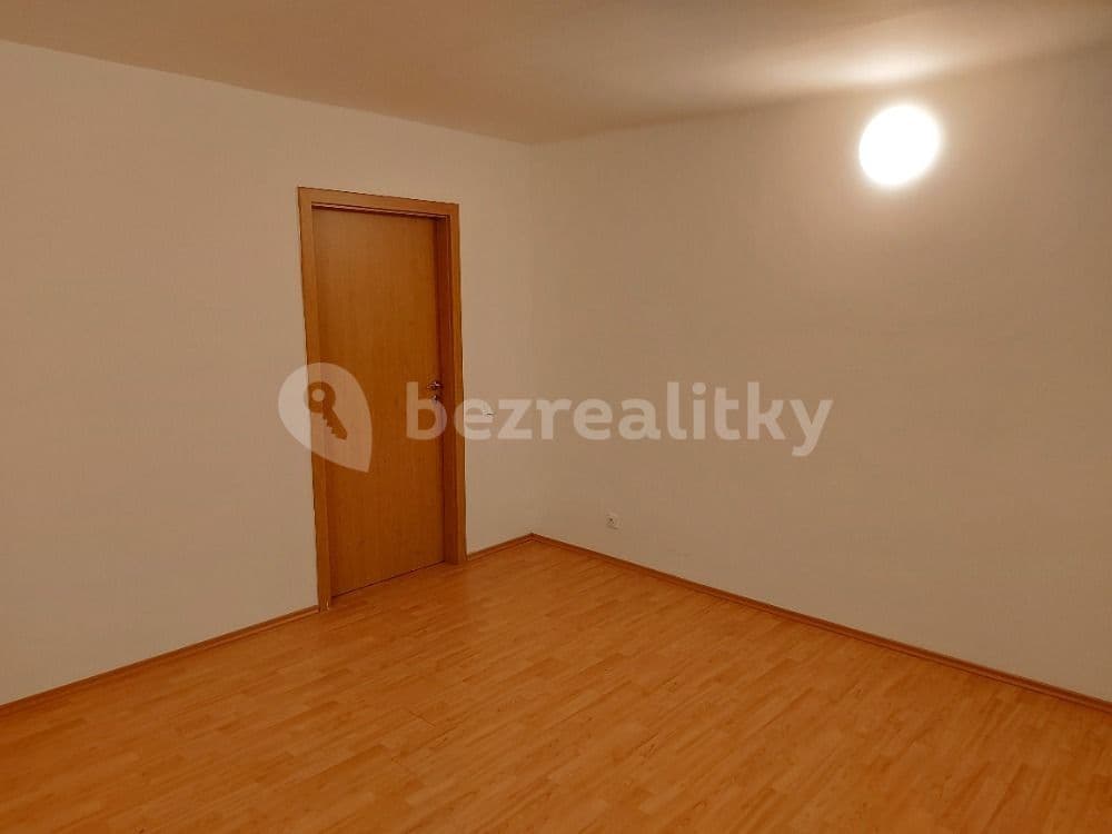Prenájom bytu 3-izbový 65 m², Kostelec u Křížků, Středočeský kraj