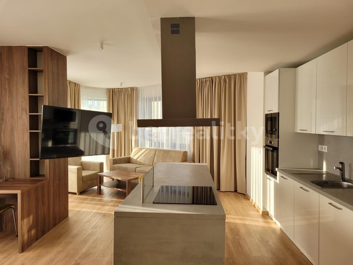 Prenájom bytu 3-izbový 88 m², Mukařovského, Praha, Praha