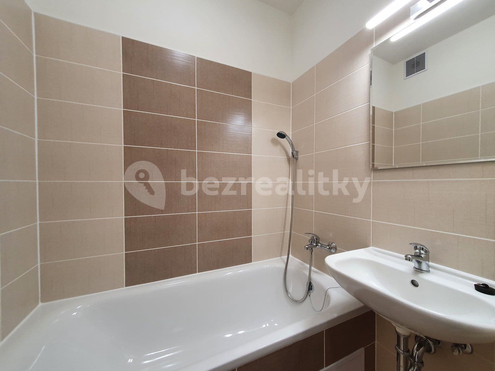 Prenájom bytu 2-izbový 54 m², Okružní, Havířov, Moravskoslezský kraj