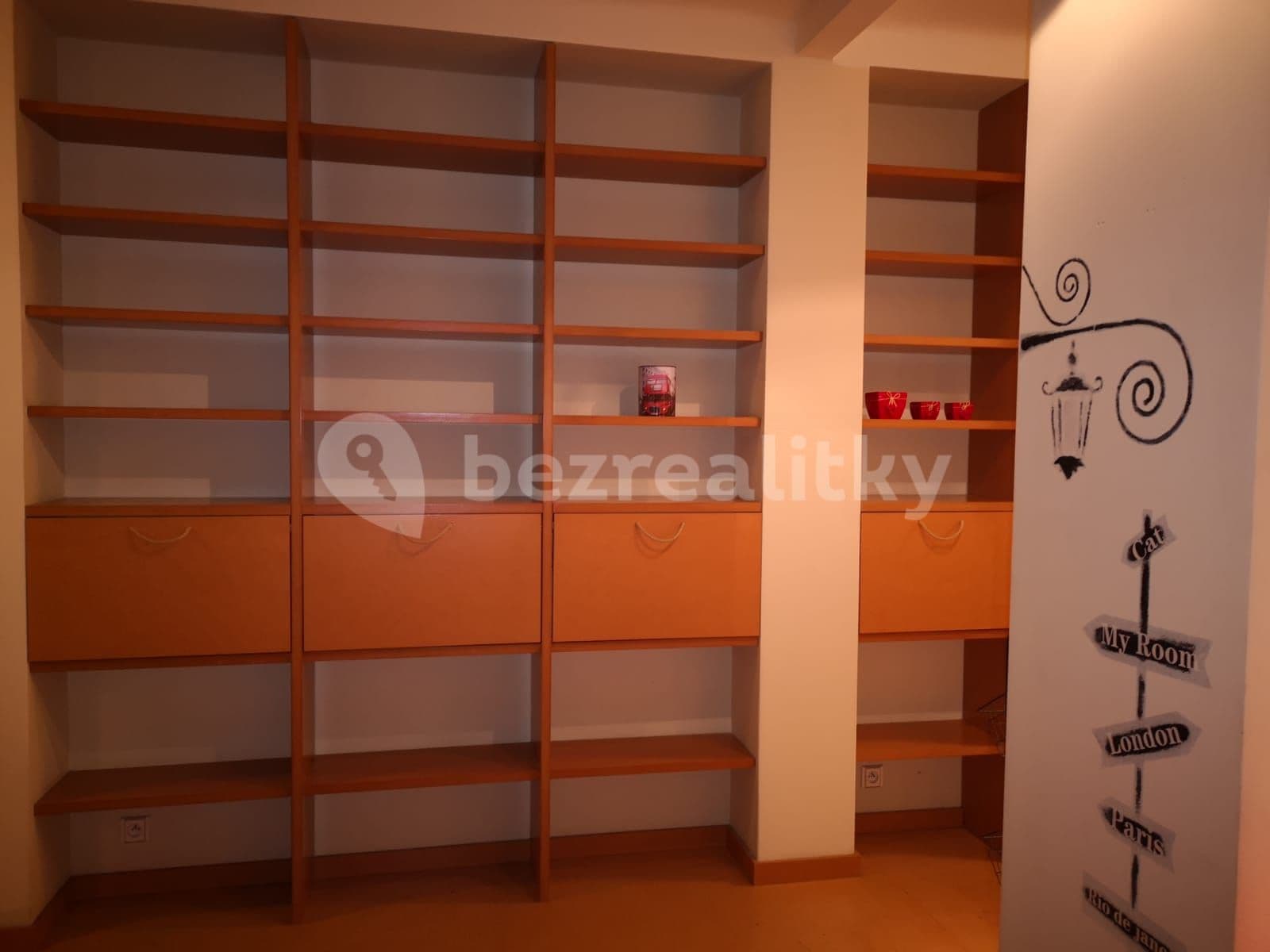 Prenájom bytu 2-izbový 50 m², Bratislava - mestská časť Staré Mesto, Bratislavský kraj