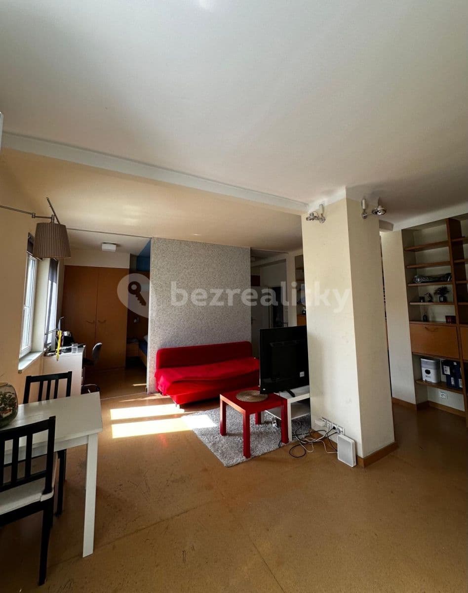 Prenájom bytu 2-izbový 50 m², Bratislava - mestská časť Staré Mesto, Bratislavský kraj