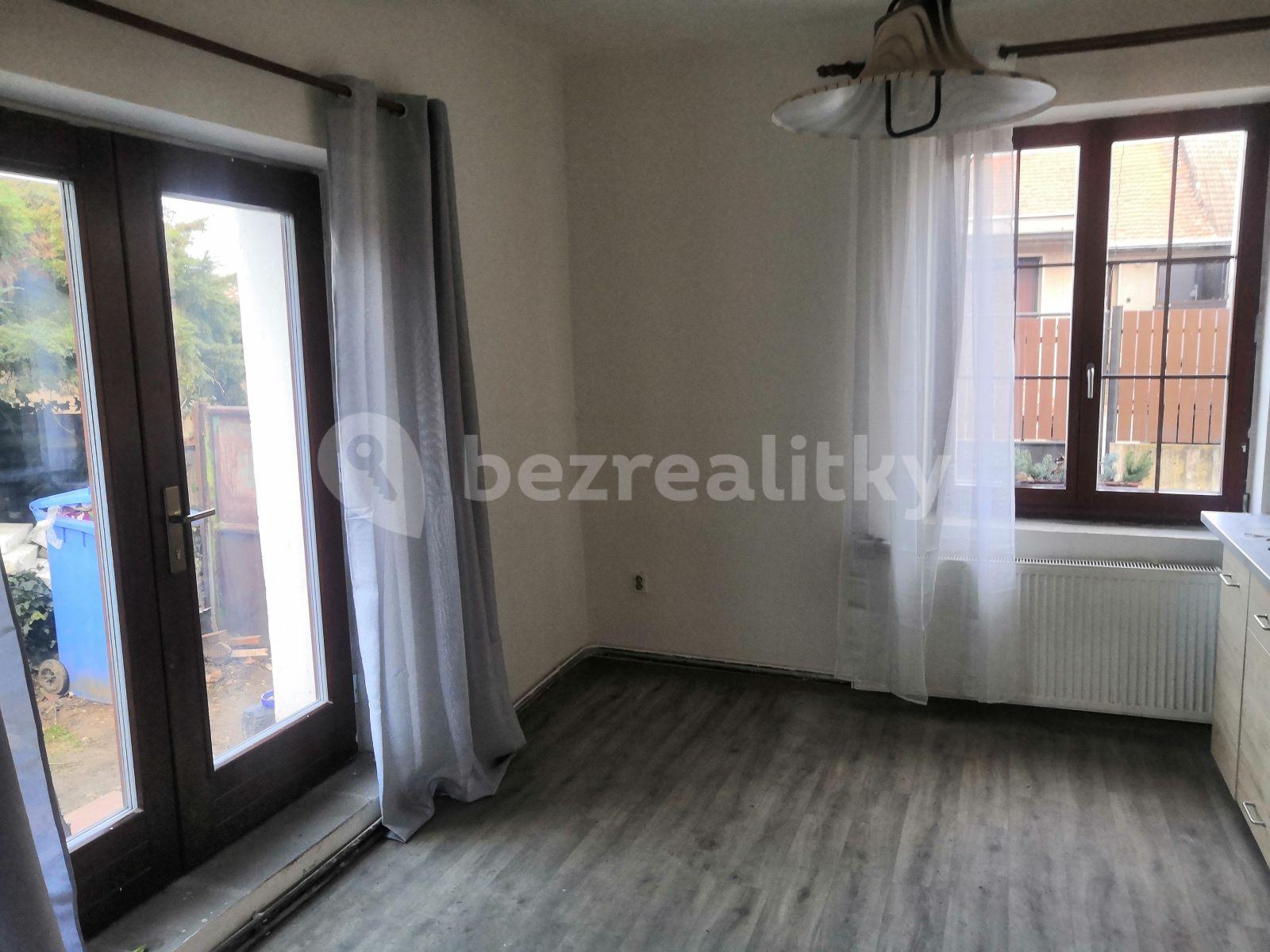 Prenájom bytu 2-izbový 40 m², Čelákovice, Středočeský kraj