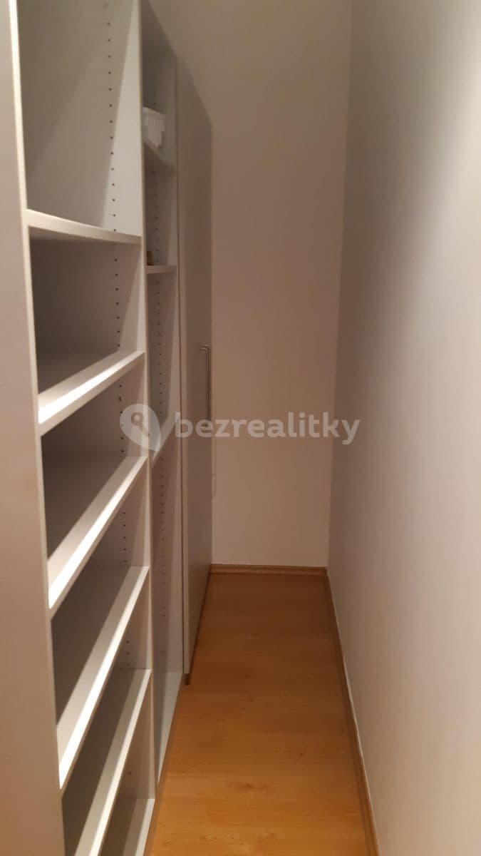Prenájom bytu 3-izbový 136 m², Na Výsledku II, Praha, Praha