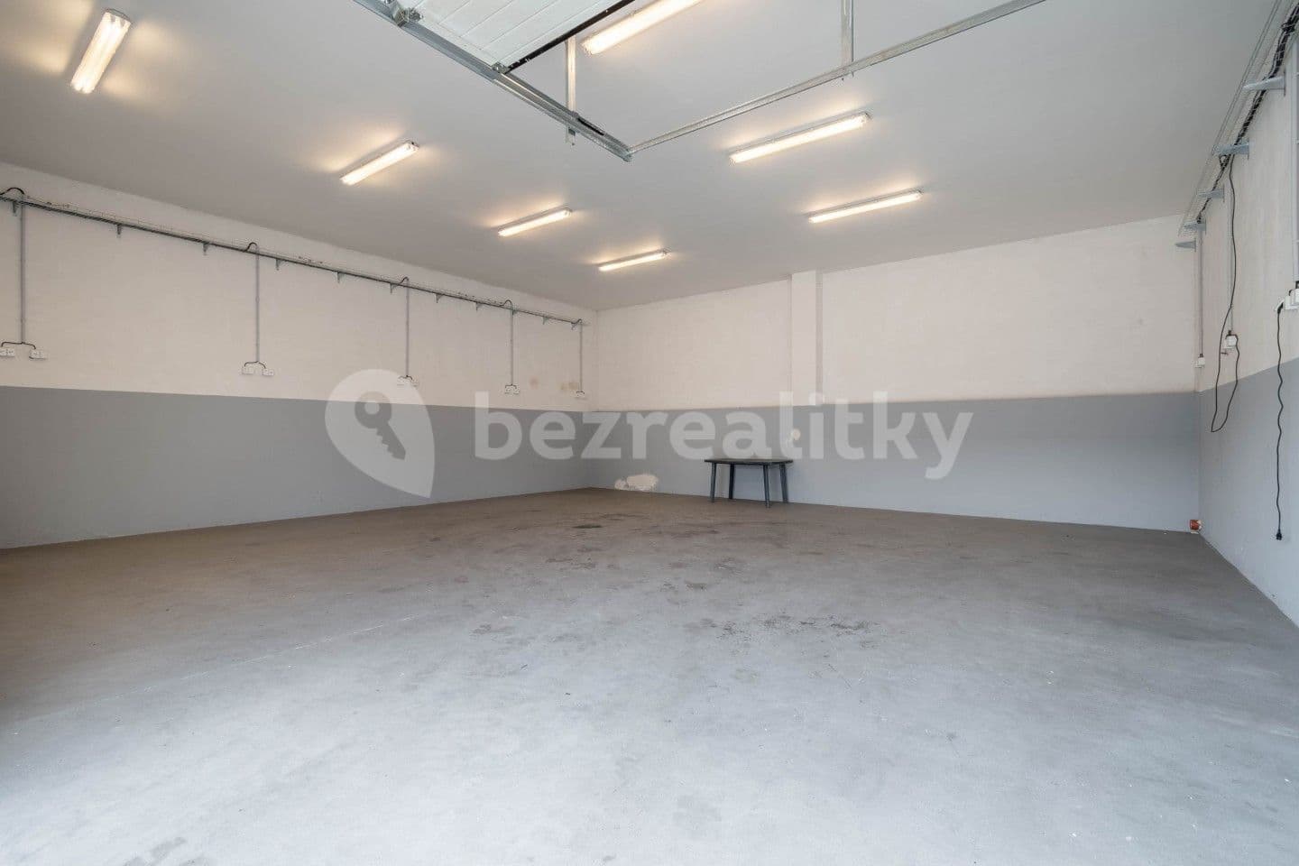 Predaj nebytového priestoru 1.110 m², Kamenný Most, Středočeský kraj