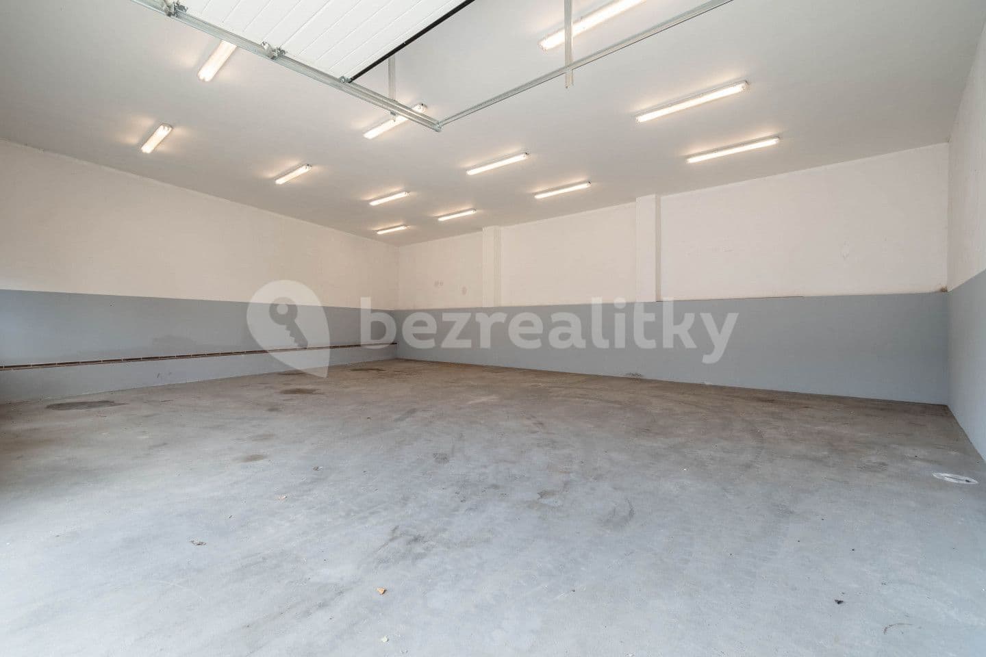 Predaj nebytového priestoru 1.110 m², Kamenný Most, Středočeský kraj