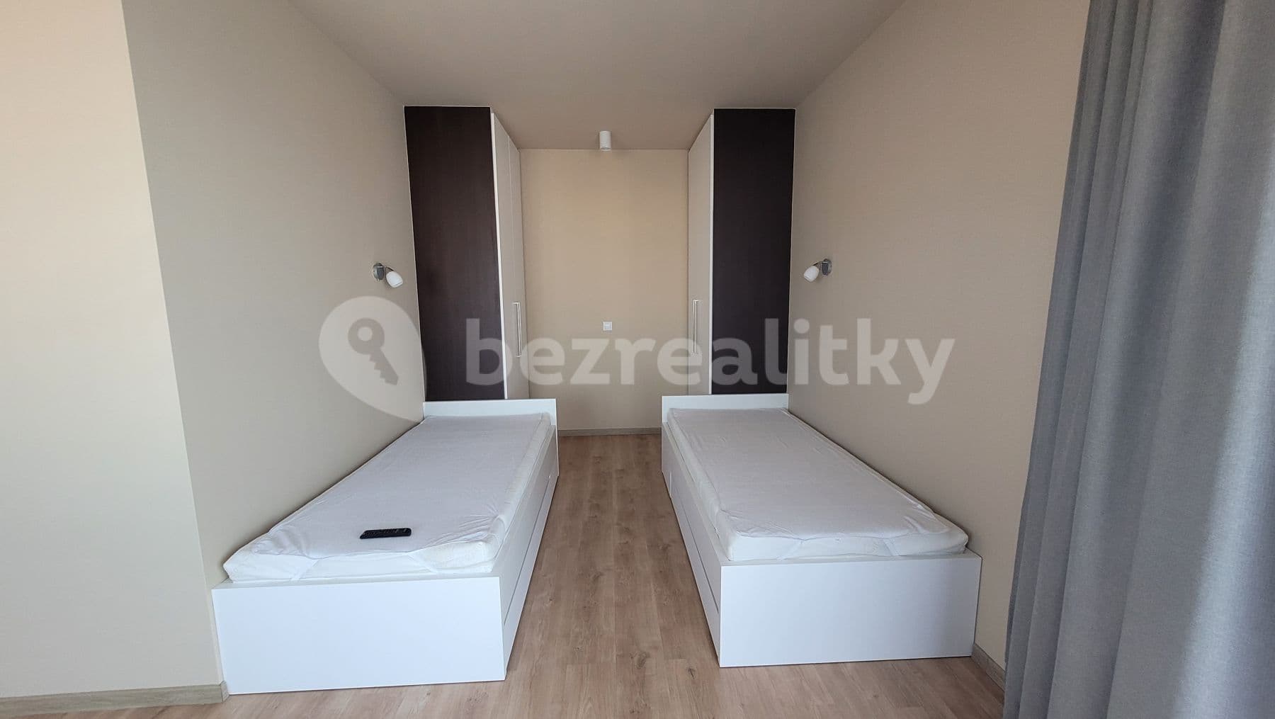 Prenájom bytu 4-izbový 115 m², Mukařovského, Praha, Praha
