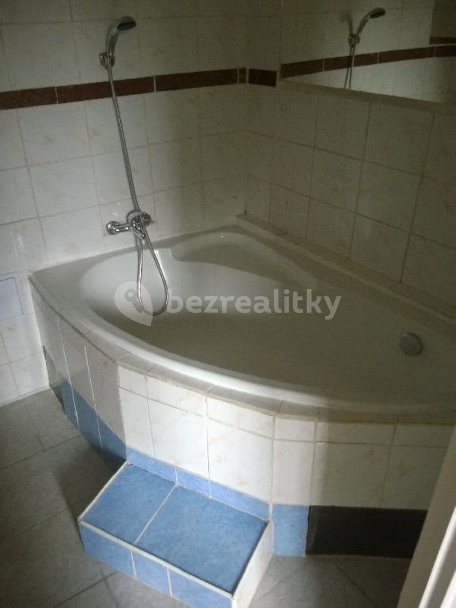 Prenájom bytu 1-izbový 46 m², Porubská, Petřvald, Moravskoslezský kraj