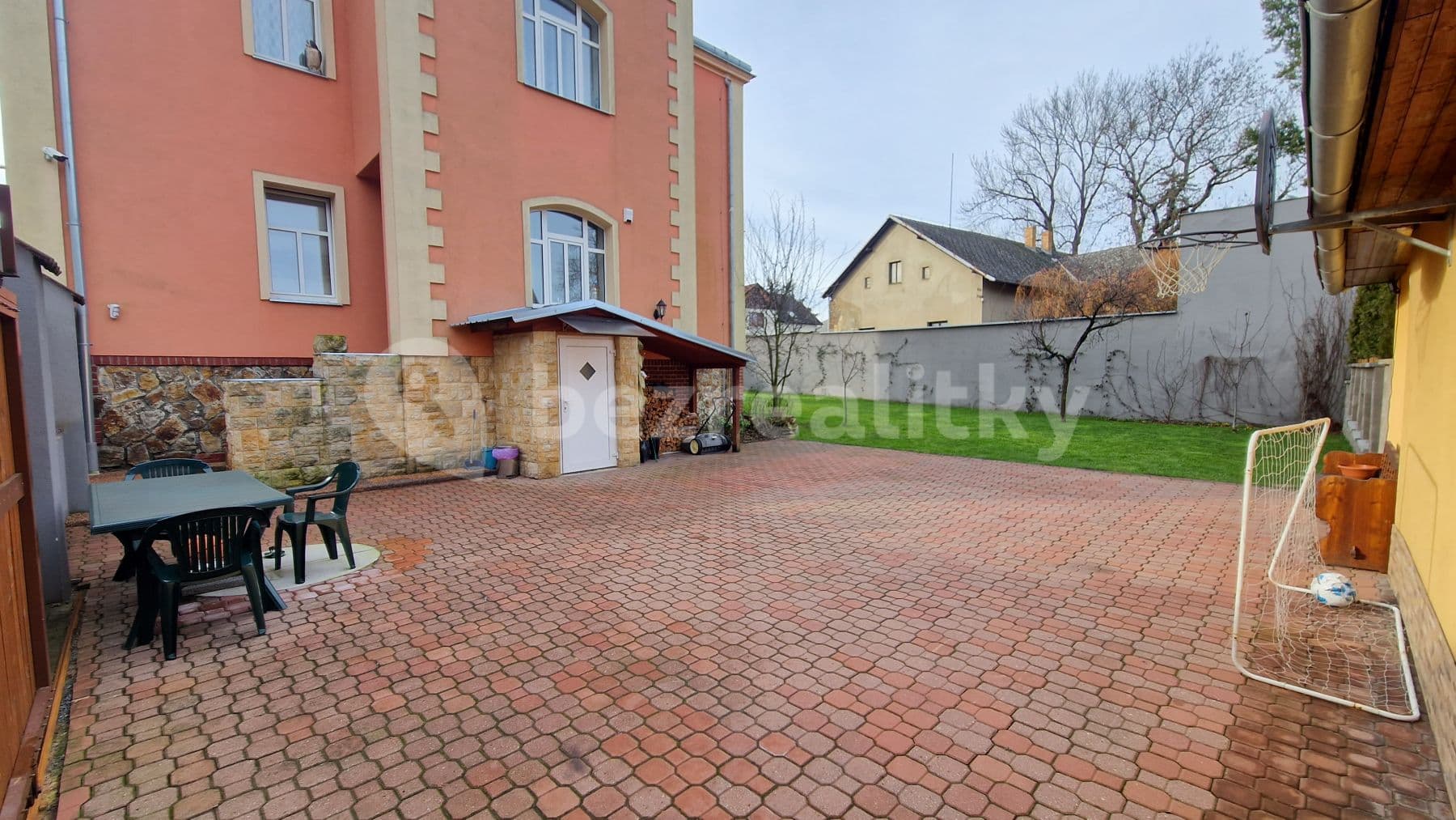 Predaj domu 360 m², pozemek 537 m², Přátelství, Praha, Praha