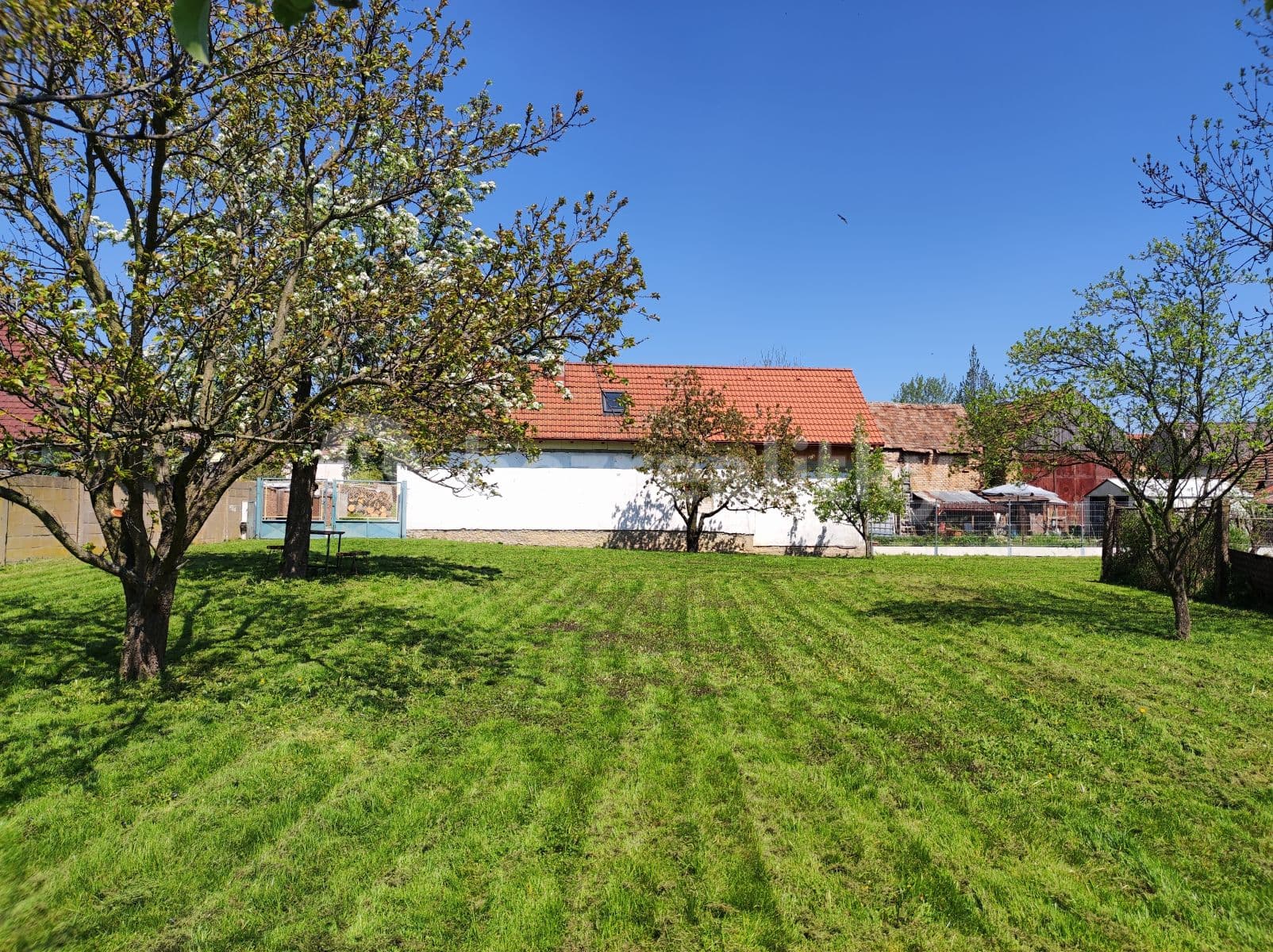 Predaj pozemku 1.177 m², Na pahorku, Milovice, Středočeský kraj
