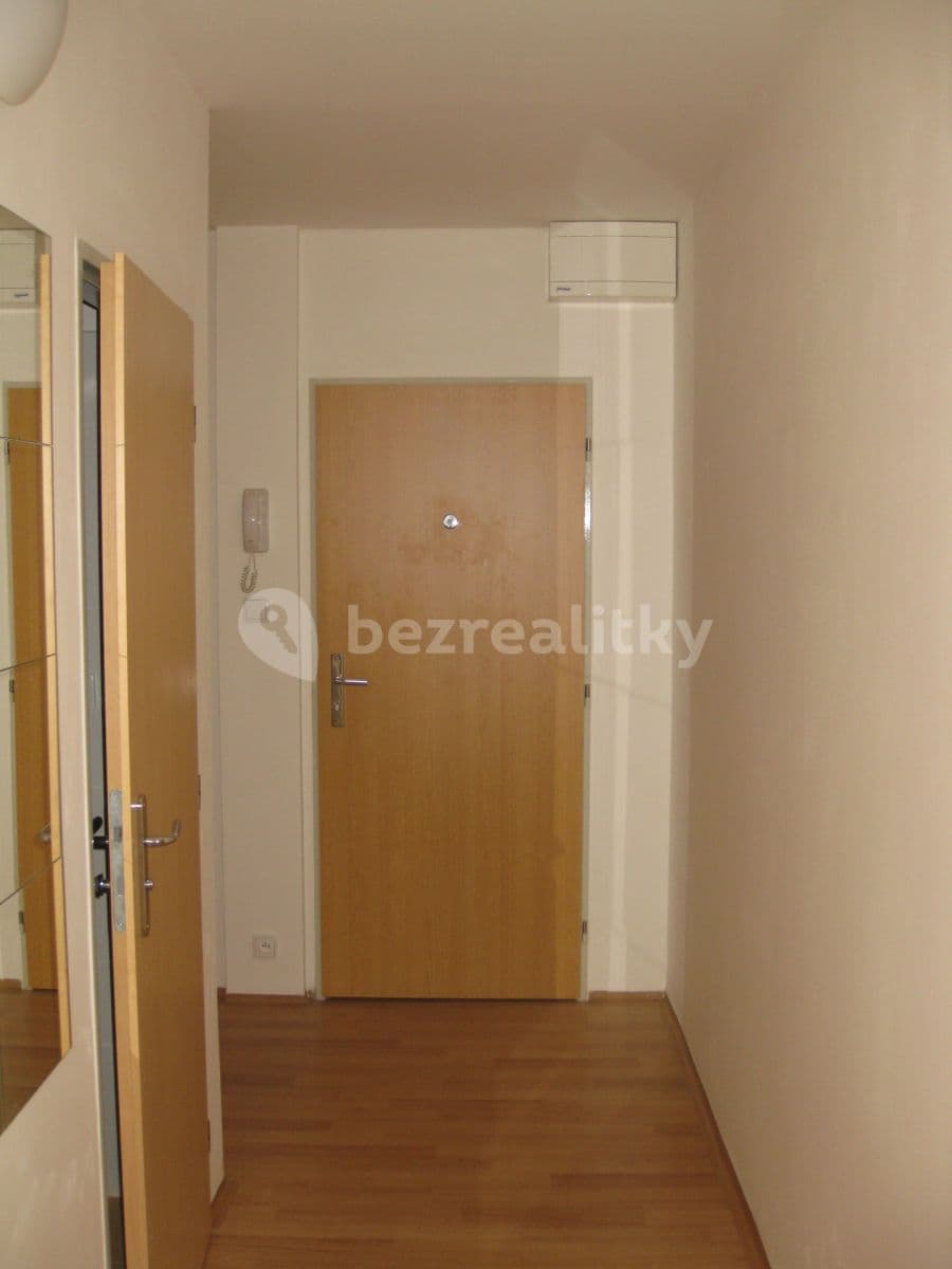 Prenájom bytu 3-izbový 71 m², Bendlova, Praha, Praha