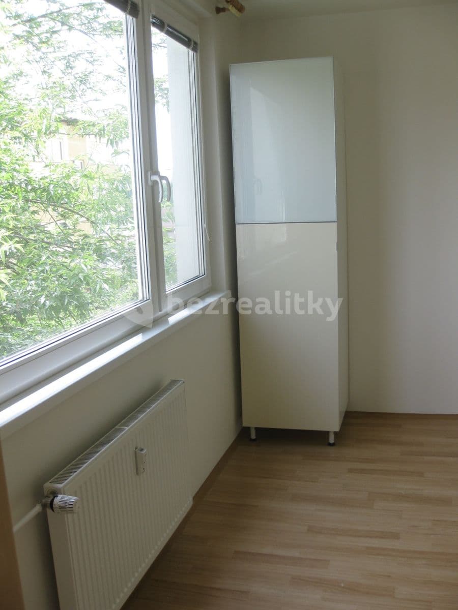 Prenájom bytu 3-izbový 71 m², Bendlova, Praha, Praha