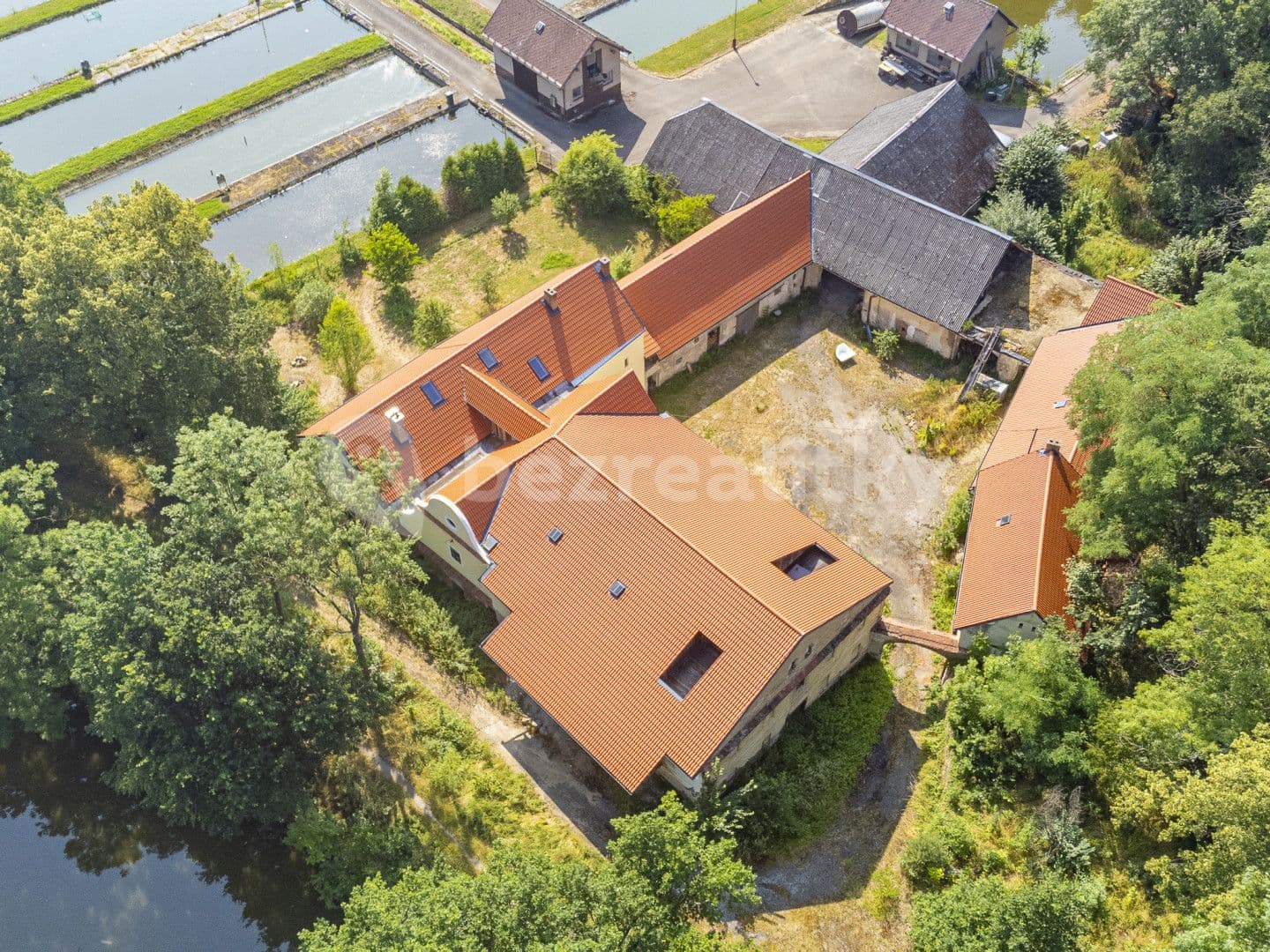 Predaj domu 454 m², pozemek 4.486 m², Bystřice, Středočeský kraj