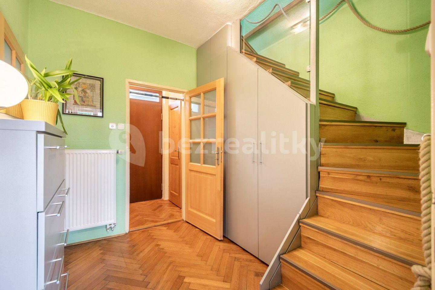 Predaj bytu 3-izbový 67 m², Obětí 6. května, Praha, Praha