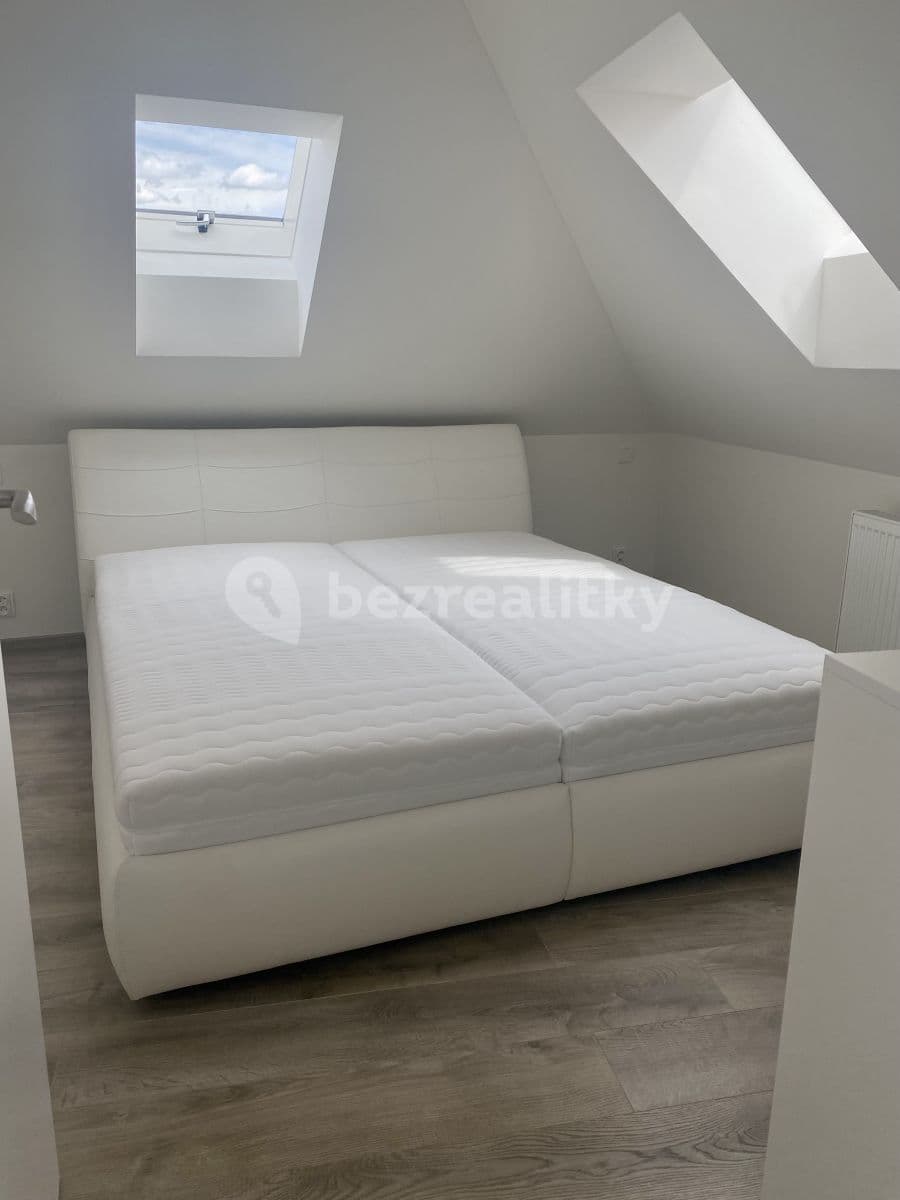 Prenájom bytu 2-izbový 42 m², Bořivojova, Praha, Praha
