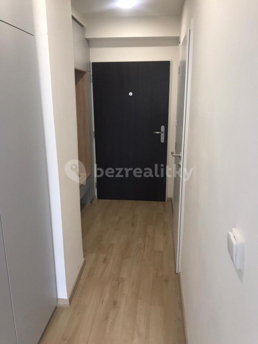 Prenájom bytu 1-izbový 27 m², Peroutkova, Praha, Praha