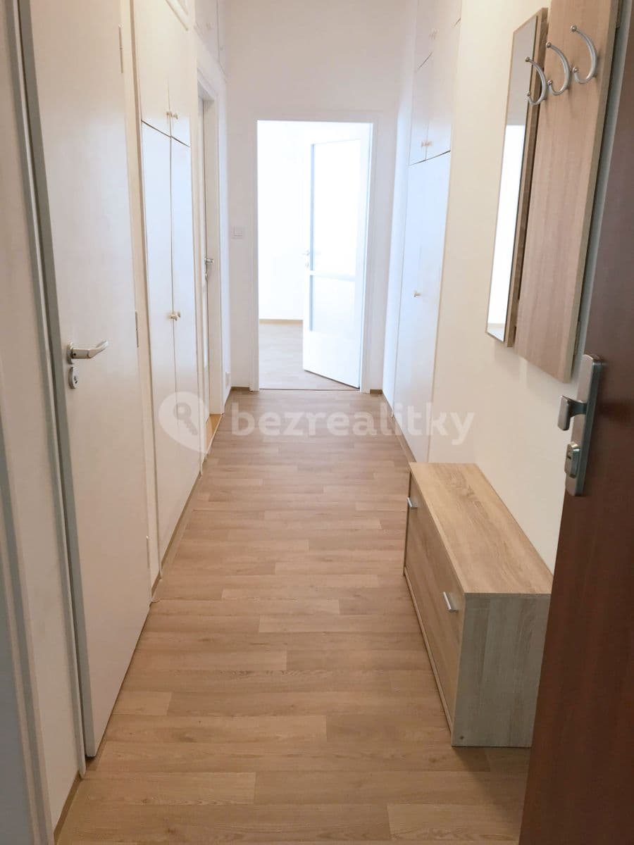 Prenájom bytu 1-izbový 41 m², Koněvova, Praha, Praha