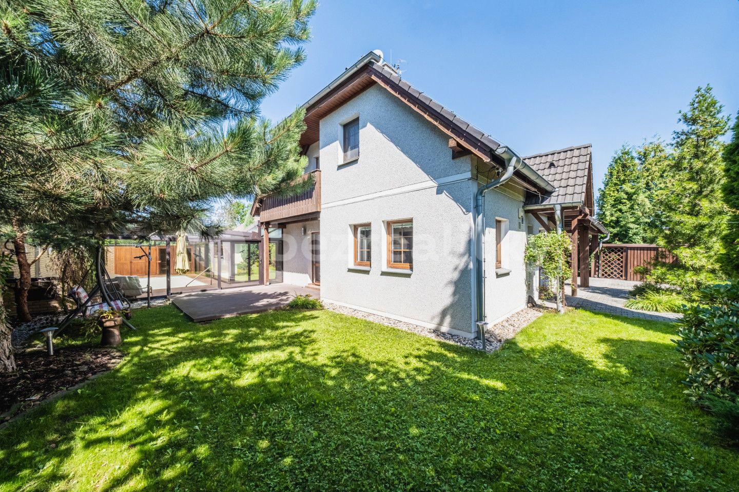 Predaj domu 206 m², pozemek 687 m², Muškátová, Květnice, Středočeský kraj
