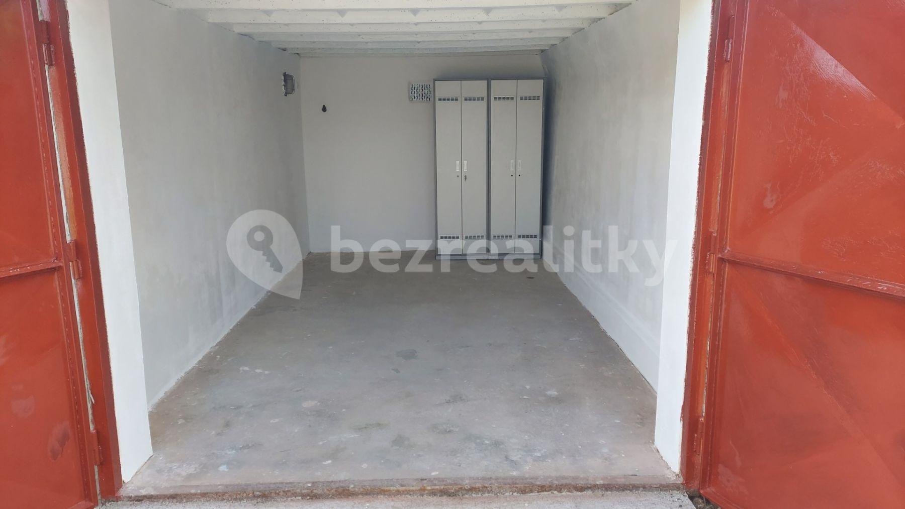 Prenájom garáže 18 m², Pražská, Pardubice, Pardubický kraj