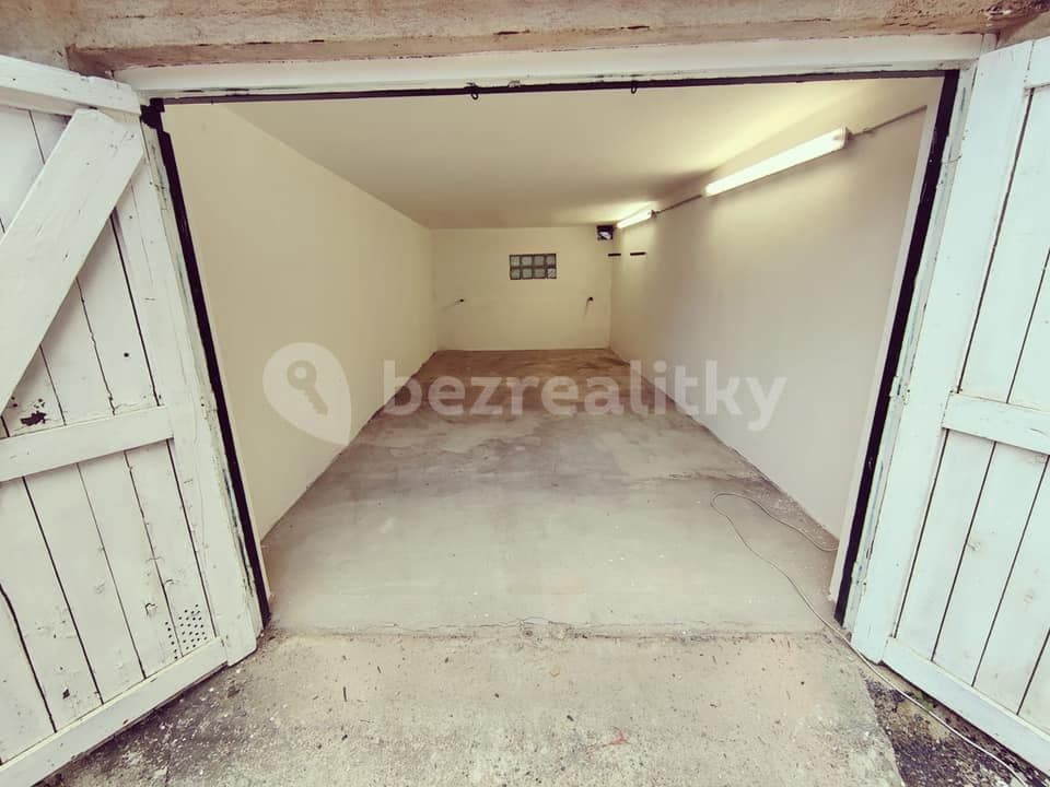 Predaj garáže 20 m², Pod Petřinami, Praha, Praha