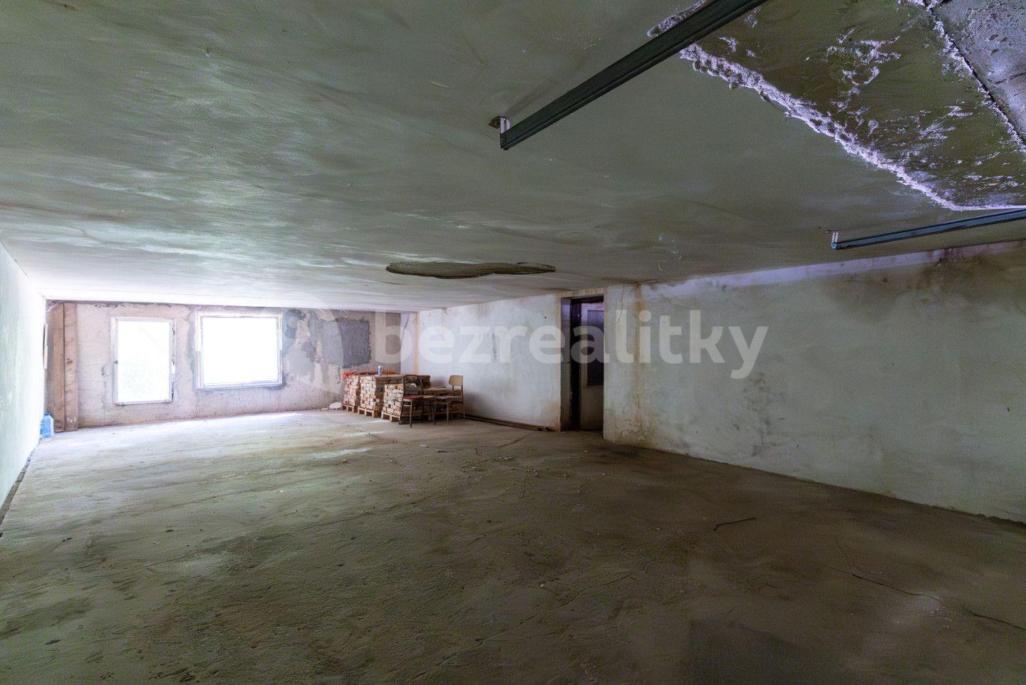 Predaj garáže 384 m², Věrovany, Olomoucký kraj