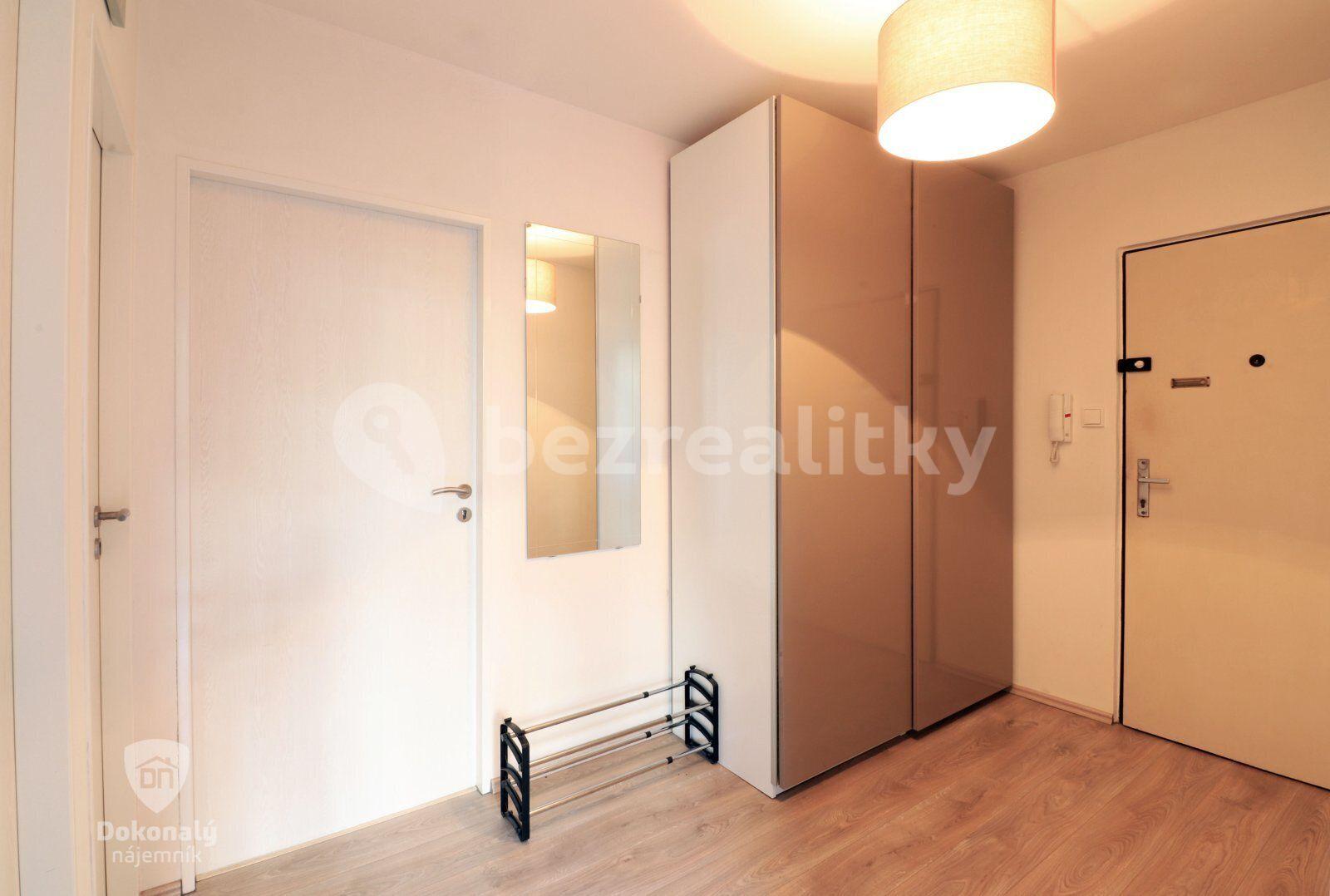 Prenájom bytu 3-izbový 60 m², Veltruská, Praha, Praha