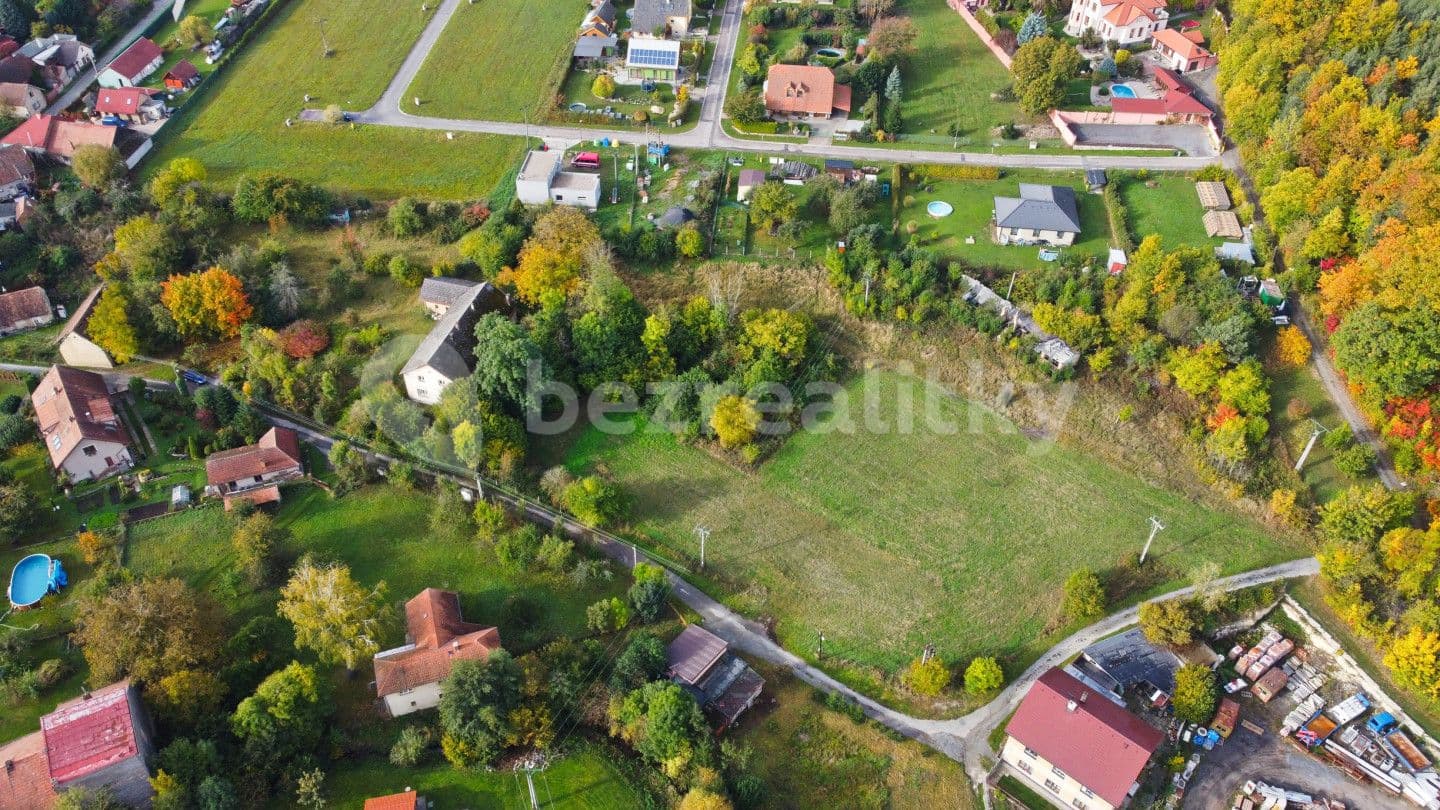 Predaj pozemku 2.406 m², Hroubovice, Pardubický kraj