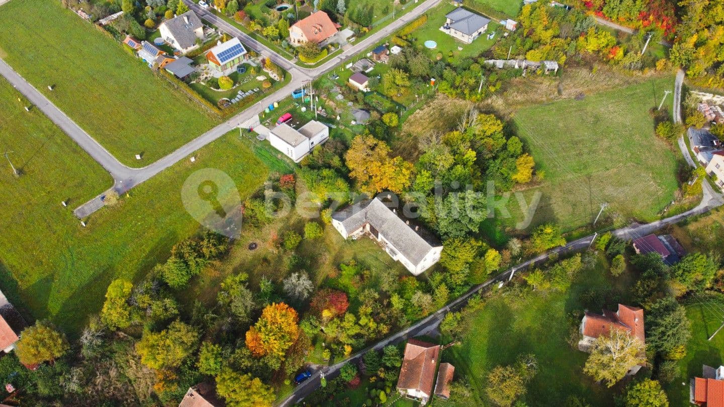 Predaj pozemku 2.406 m², Hroubovice, Pardubický kraj