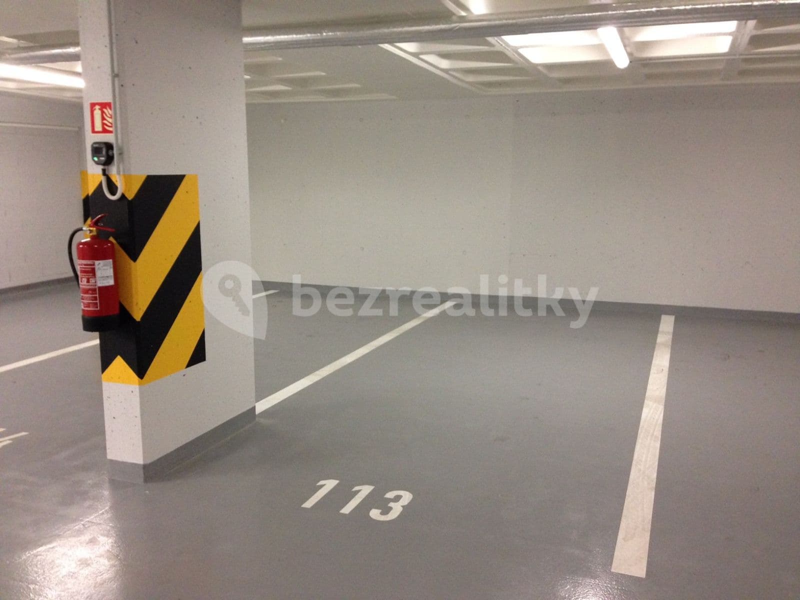 Prenájom garáže 18 m², Loosova, Praha, Praha