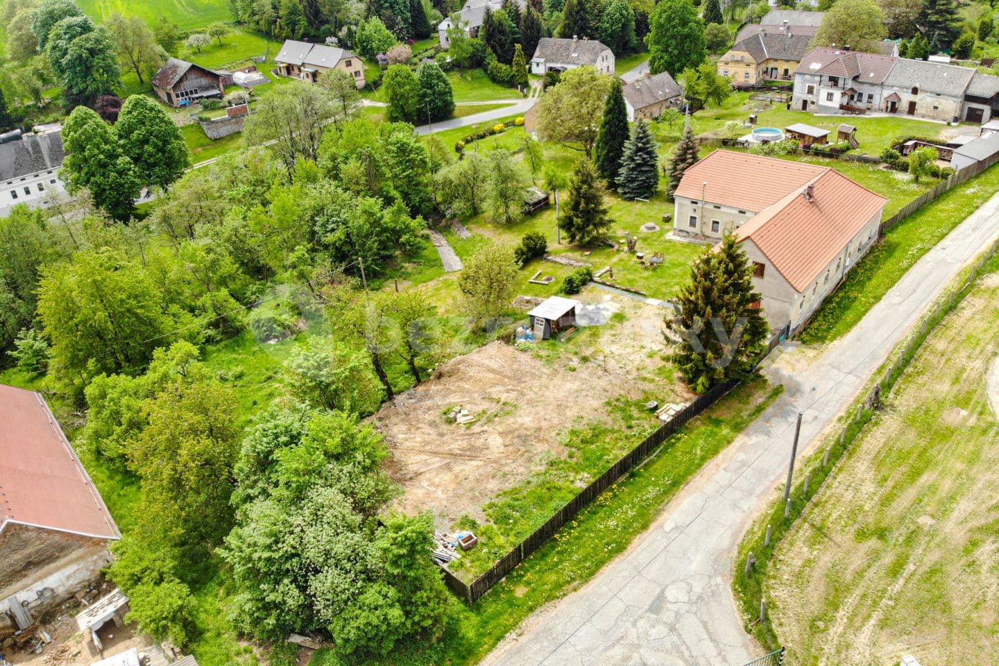 Predaj pozemku 1.877 m², Drahotín, Plzeňský kraj