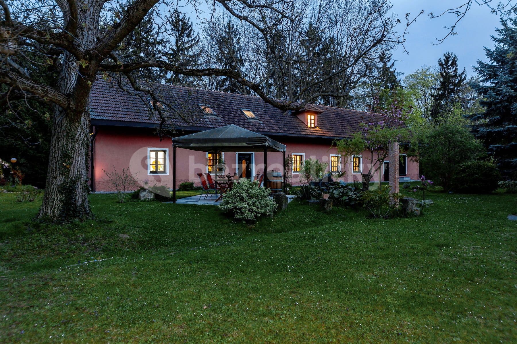 Predaj domu 200 m², pozemek 2.926 m², Masarykovo náměstí, Škvorec, Středočeský kraj