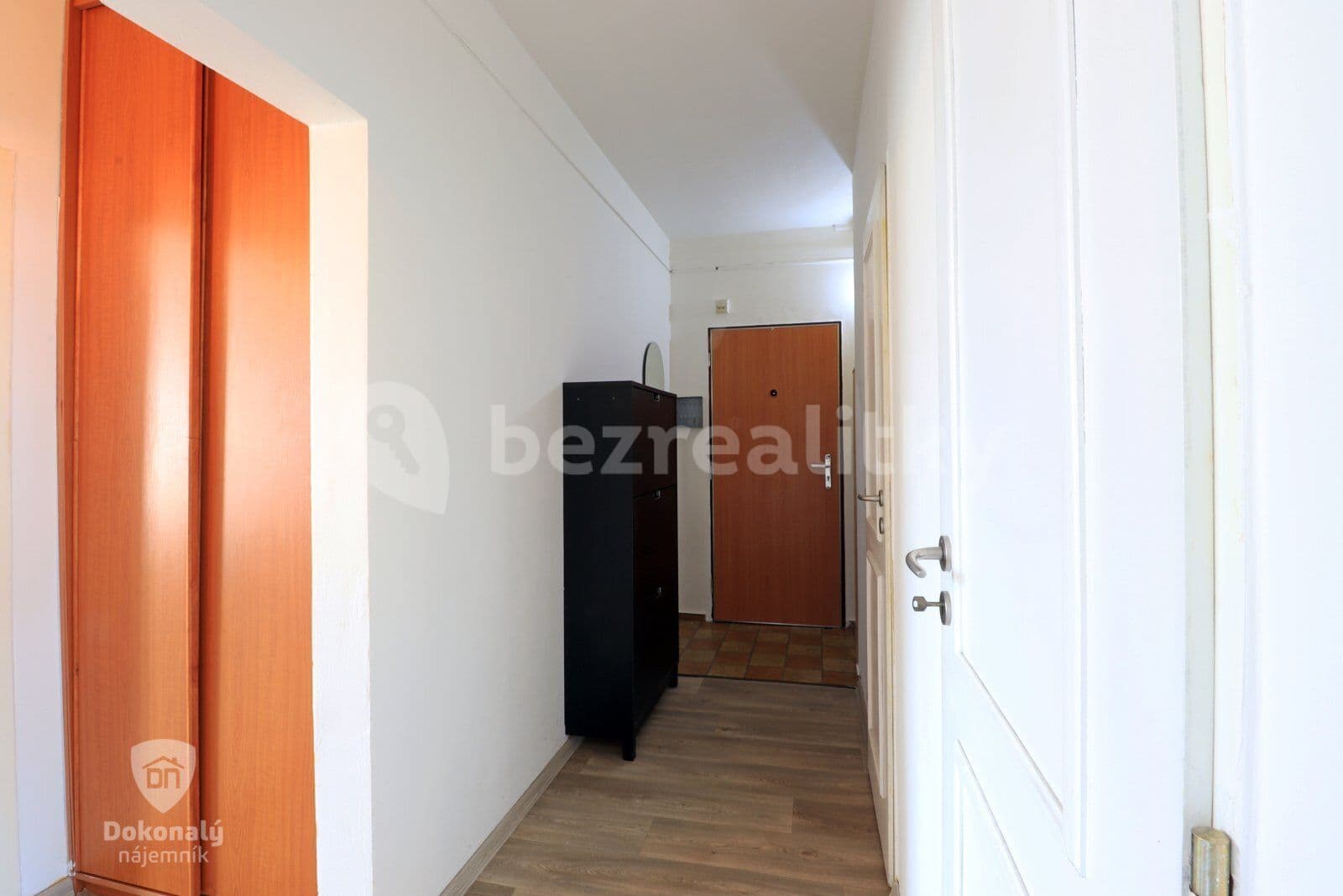 Prenájom bytu 3-izbový 70 m², Polabská, Praha, Praha