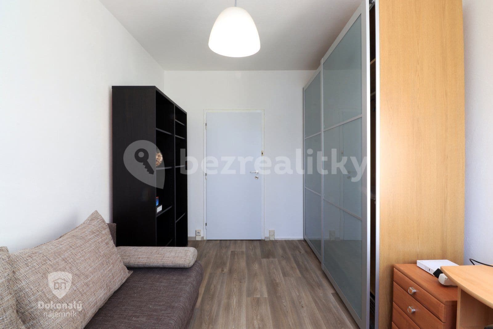 Prenájom bytu 3-izbový 70 m², Polabská, Praha, Praha