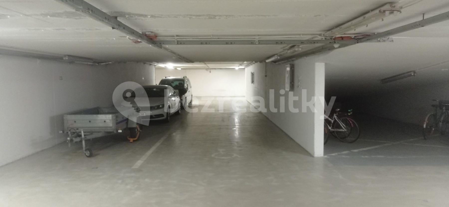 Predaj garáže 35 m², Haškova, Hradec Králové, Královéhradecký kraj