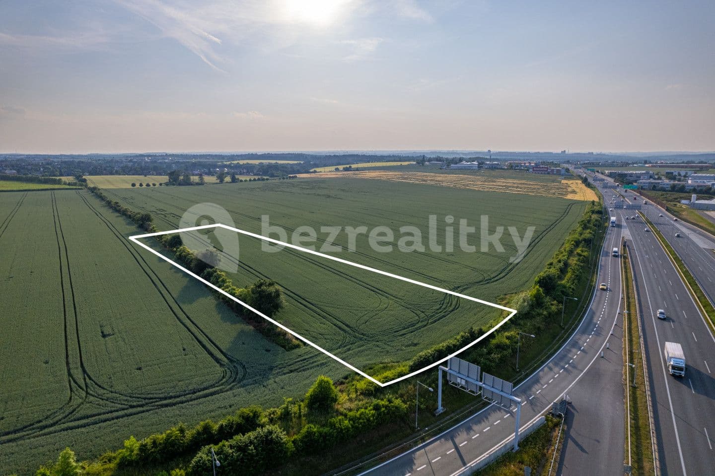 Predaj pozemku 12.730 m², Nupaky, Středočeský kraj