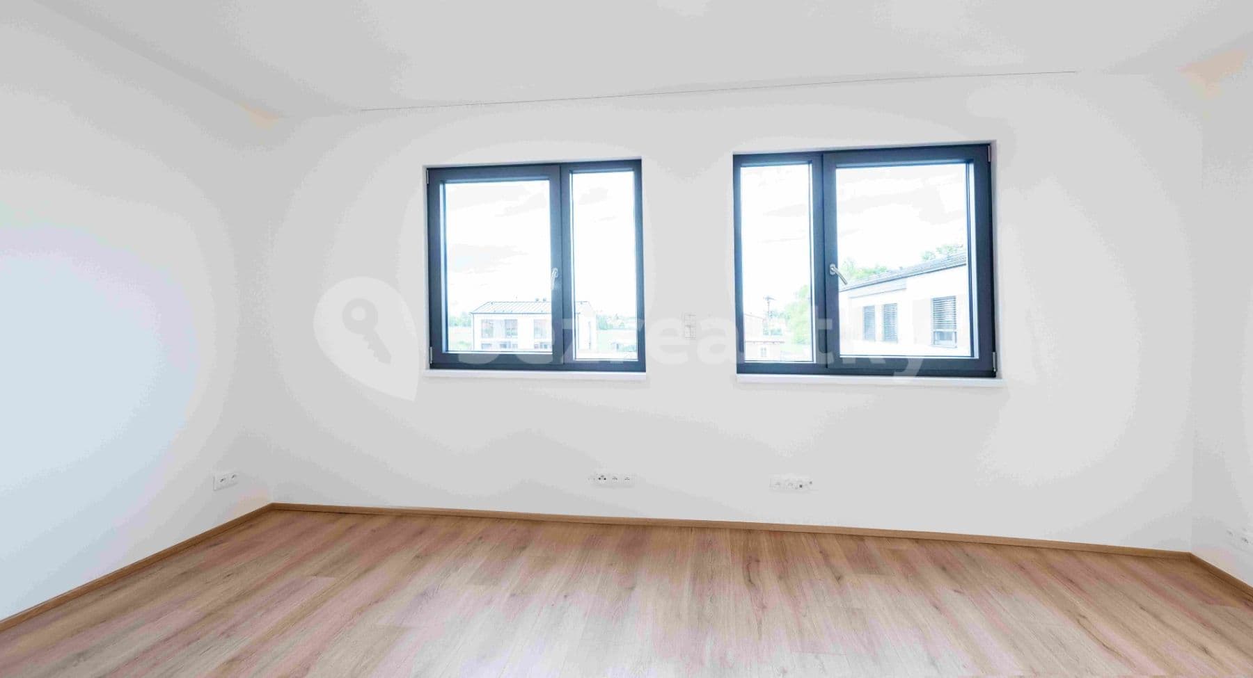 Prenájom bytu 3-izbový 89 m², Úhonice, Středočeský kraj
