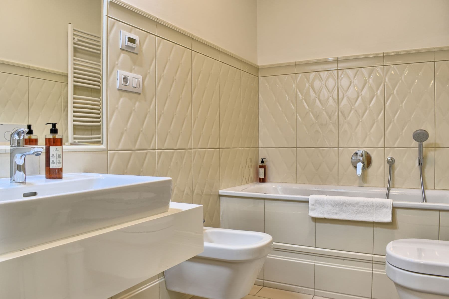 Prenájom bytu  100 m², U Milosrdných, Praha, Praha