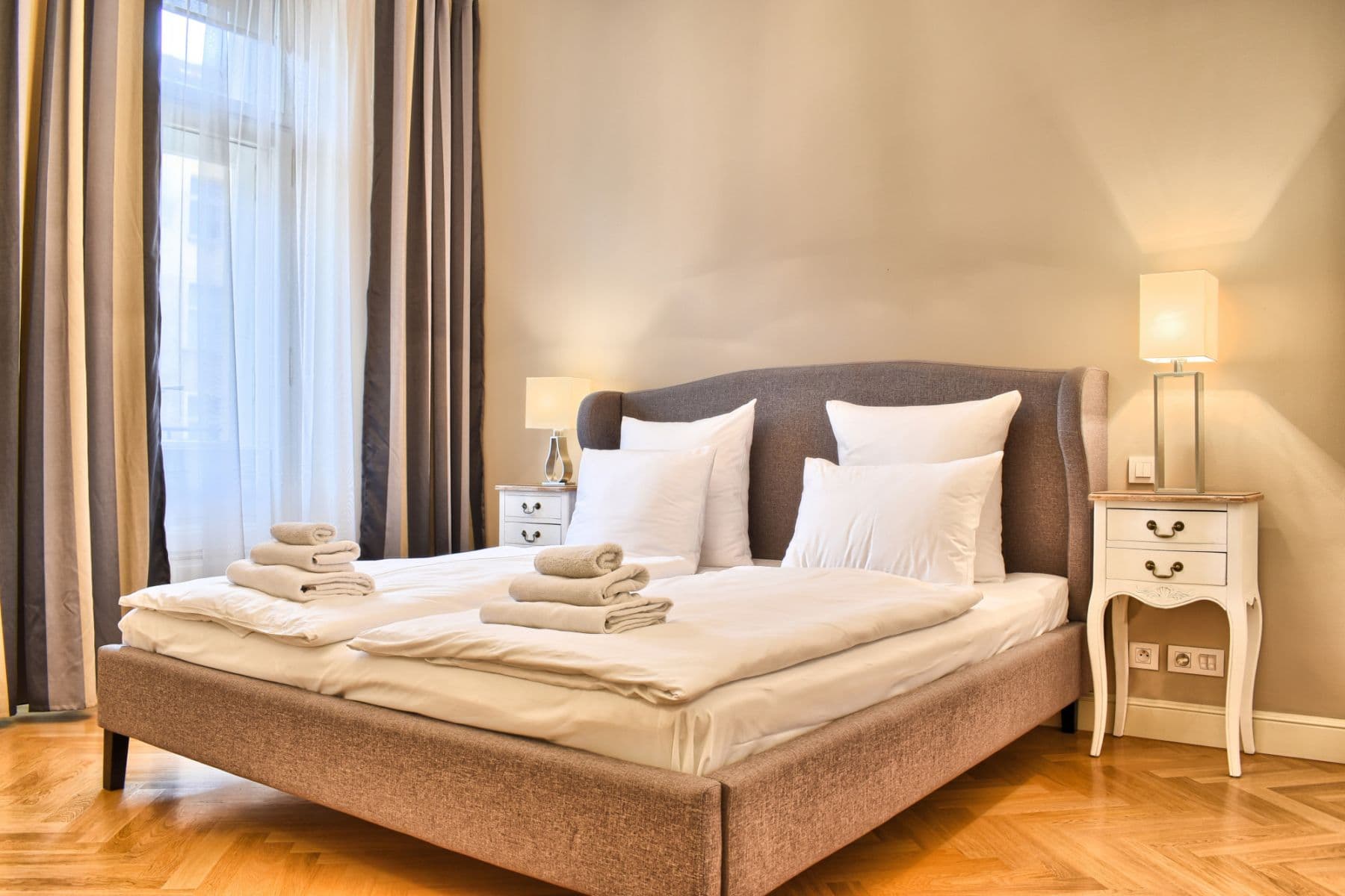 Prenájom bytu  100 m², U Milosrdných, Praha, Praha