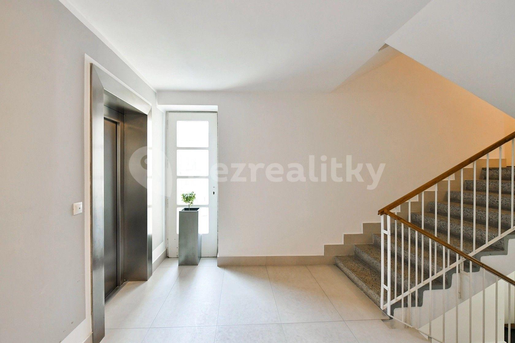 Predaj bytu 1-izbový 32 m², Roháčova, Praha, Praha