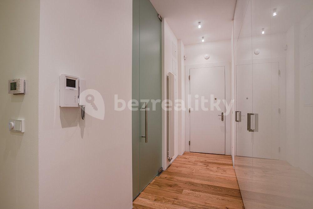 Prenájom bytu 2-izbový 72 m², Laubova, Praha, Praha
