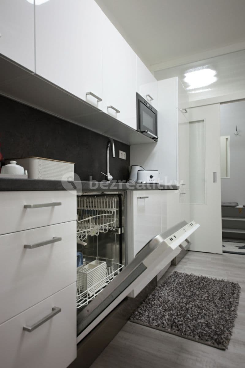 Prenájom bytu 2-izbový 56 m², Slovinská, Praha, Praha