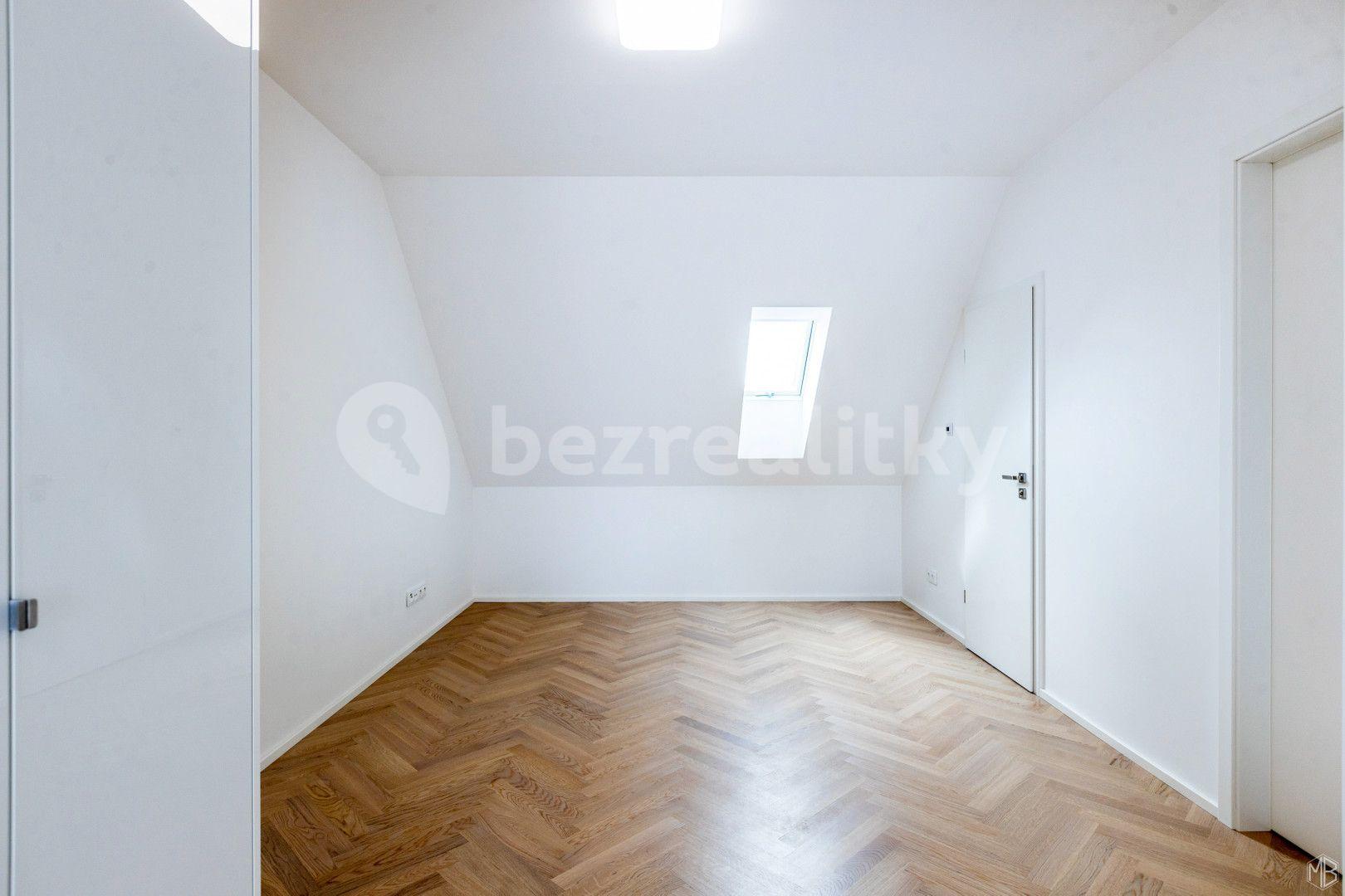 Prenájom bytu 2-izbový 58 m², 5. května, Praha, Praha