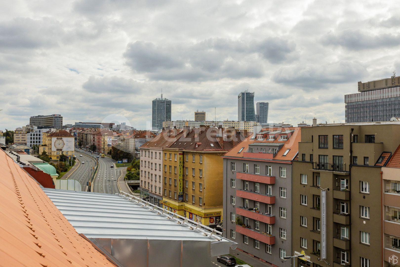 Prenájom bytu 2-izbový 58 m², 5. května, Praha, Praha