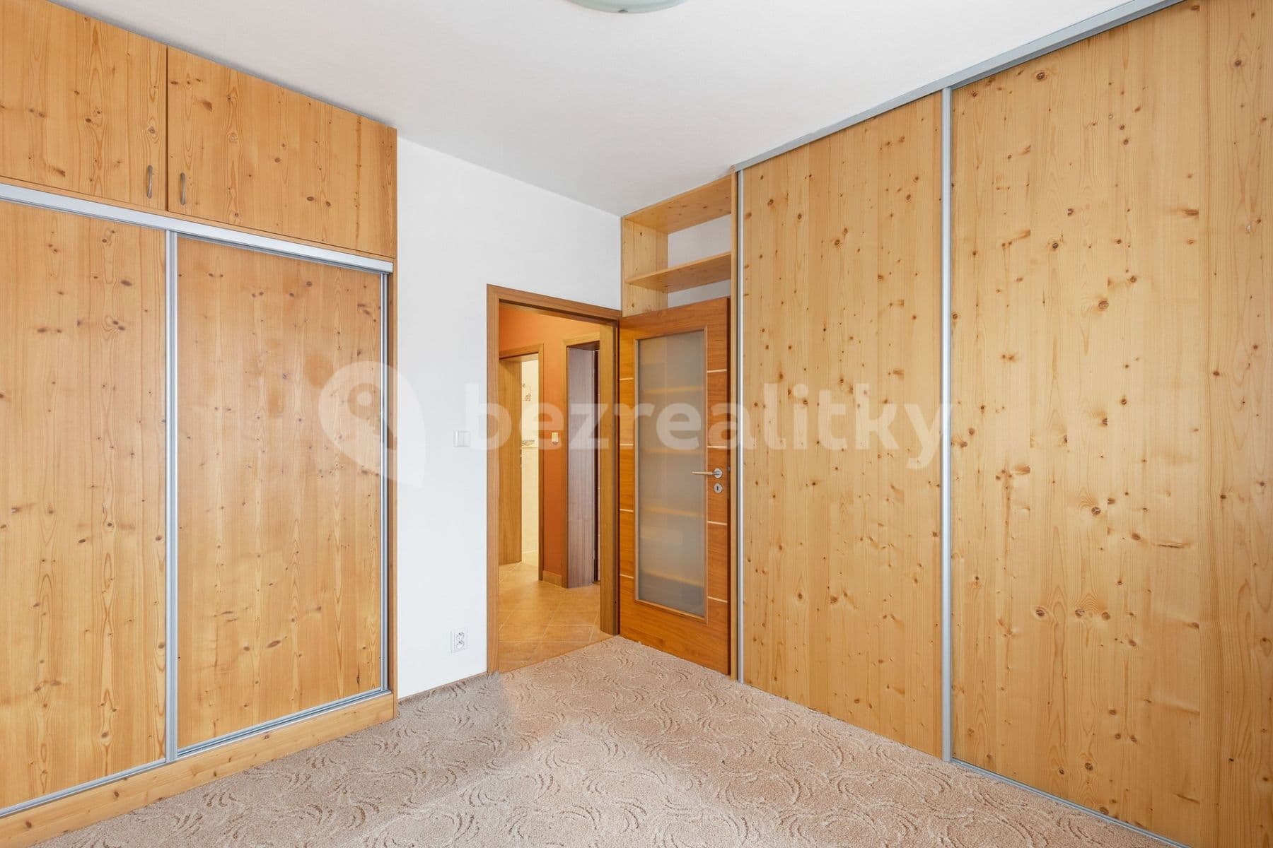 Prenájom bytu 3-izbový 82 m², Českodubská, Praha, Praha