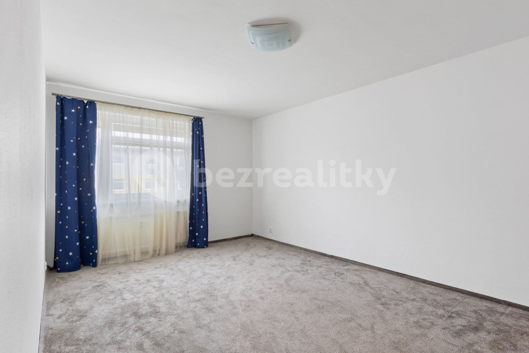 Prenájom bytu 3-izbový 82 m², Českodubská, Praha, Praha