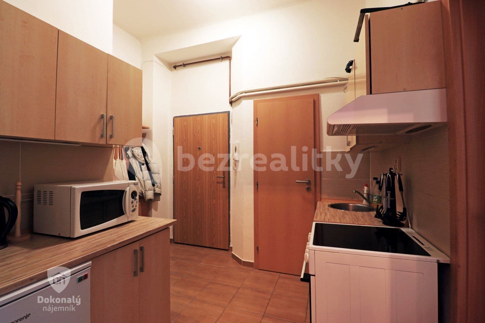 Prenájom bytu 2-izbový 43 m², Stupkova, Praha, Praha