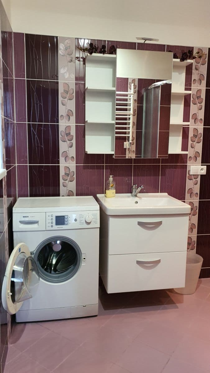 Prenájom bytu  45 m², Sportovní, Praha, Praha