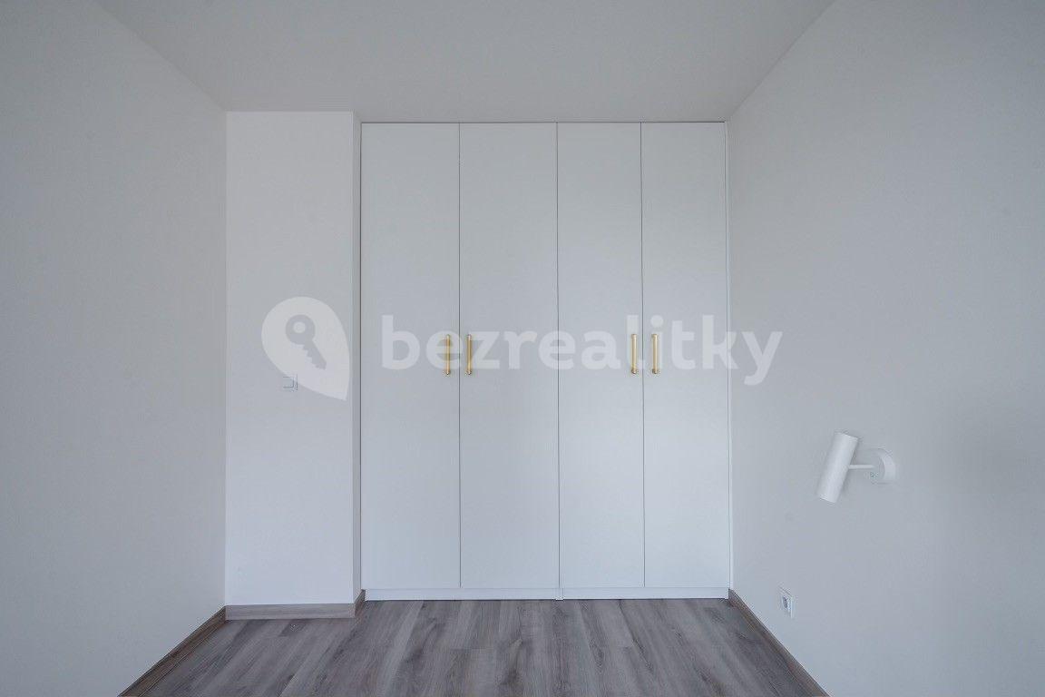 Prenájom bytu 1-izbový 38 m², Murgašova, Praha, Praha